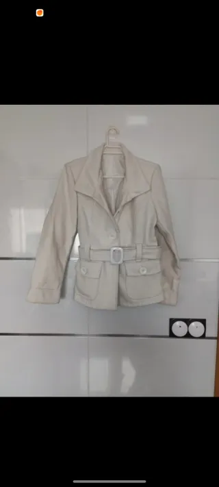 Chaquetón blanco mujer con cinturón