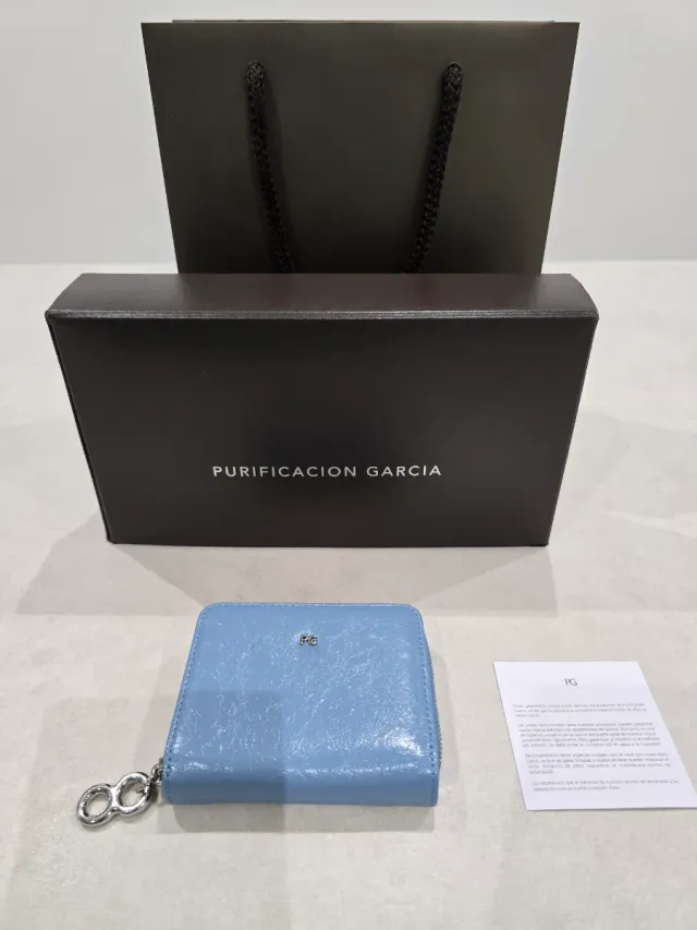 Cartera Purificacion Garcia azul plateada