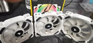 Ventoinhas PC Corsair RGB Brancas