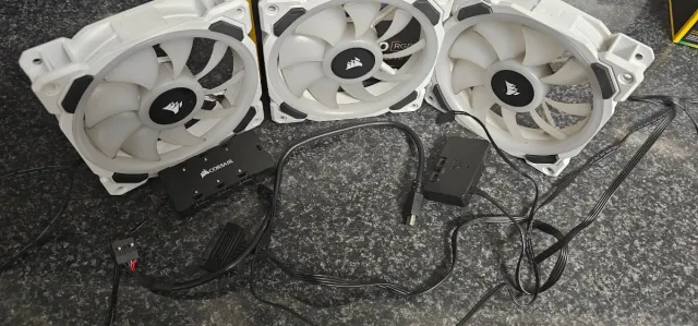 Ventoinhas PC Corsair RGB Brancas