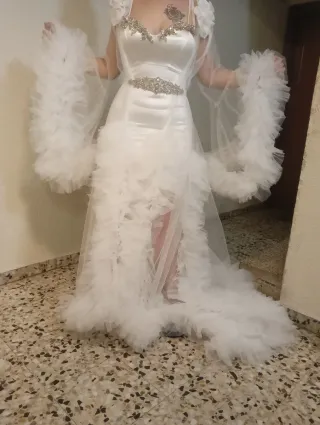 Bata de Novia Blanca con Tul y Pedrería