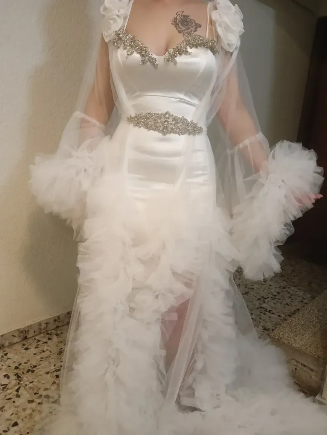 Bata de Novia Blanca con Tul y Pedrería