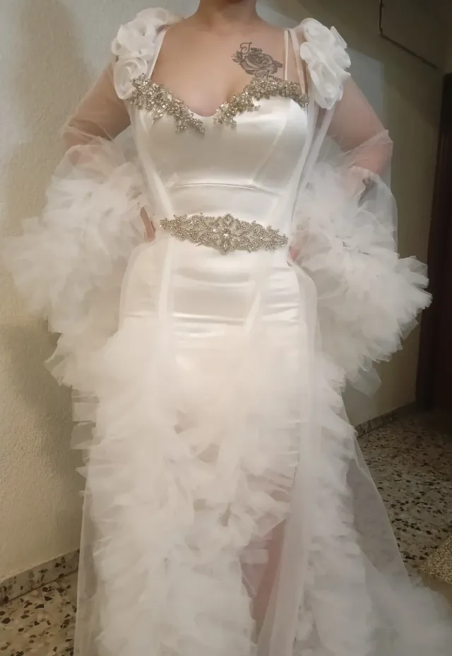 Bata de Novia Blanca con Tul y Pedrería