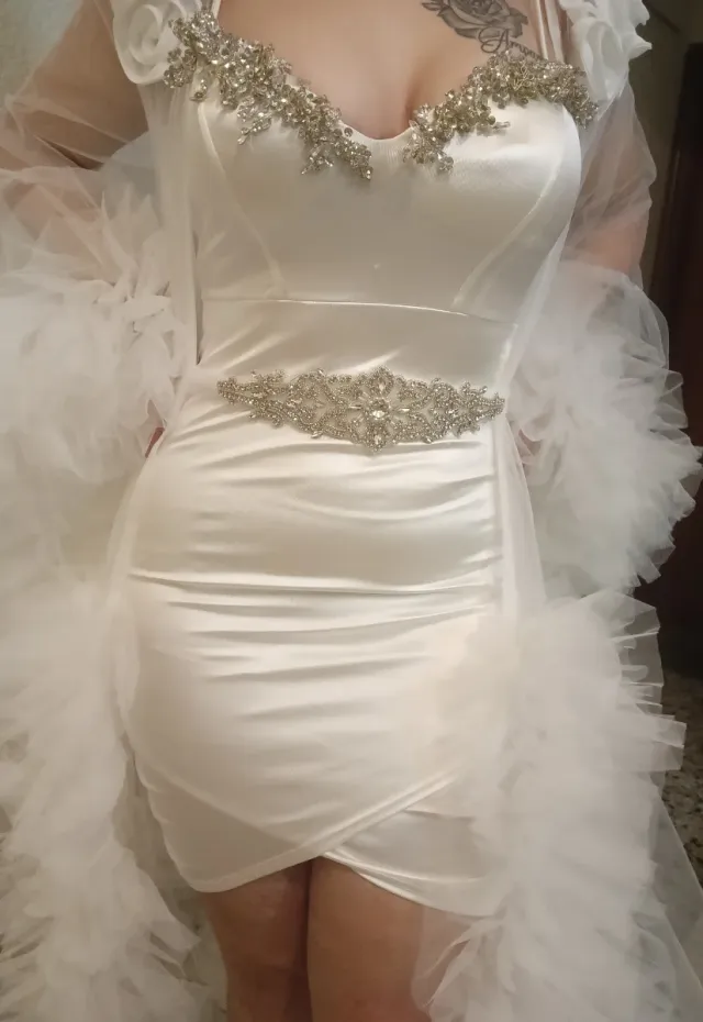 Bata de Novia Blanca con Tul y Pedrería