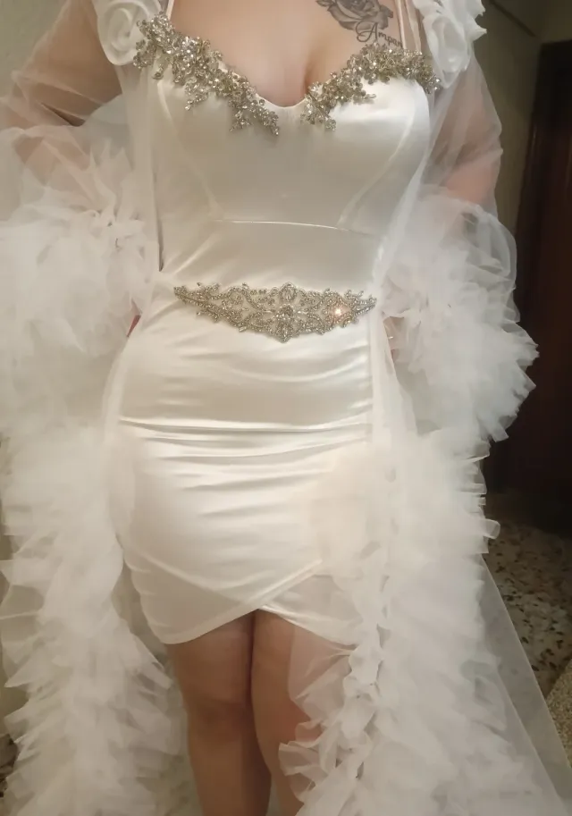 Bata de Novia Blanca con Tul y Pedrería