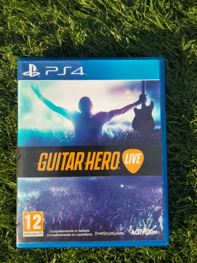 Guitar Hero Live PS4 con chitarra