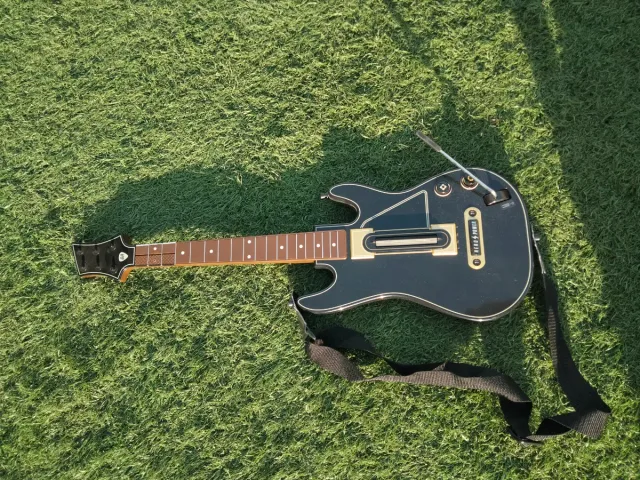 Guitar Hero Live PS4 con chitarra