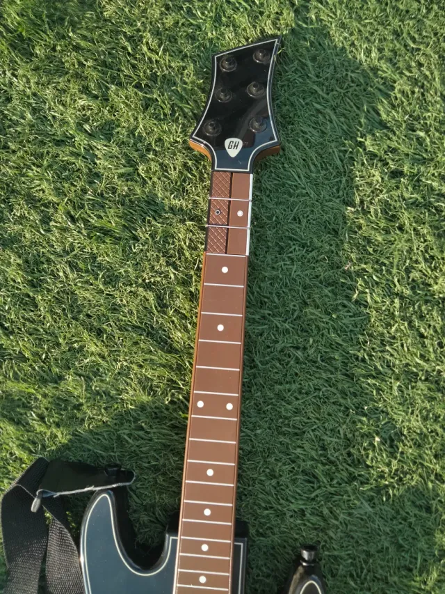 Guitar Hero Live PS4 con chitarra