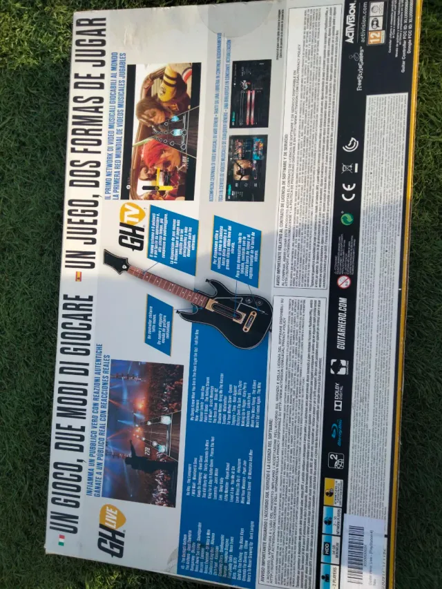 Guitar Hero Live PS4 con chitarra