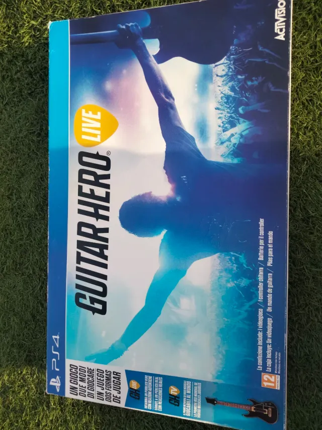 Guitar Hero Live PS4 con chitarra