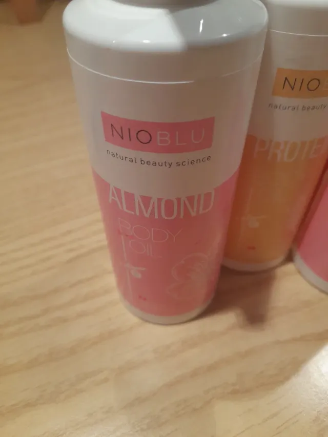 NIOBLU Olio Corpo Proteine e Mandorle Svizzera