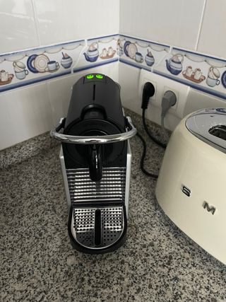 Cafetera Nespresso Pixie Silver