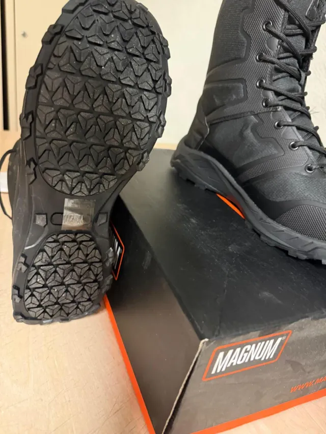Botas Magnum de trabajo. A estrenar