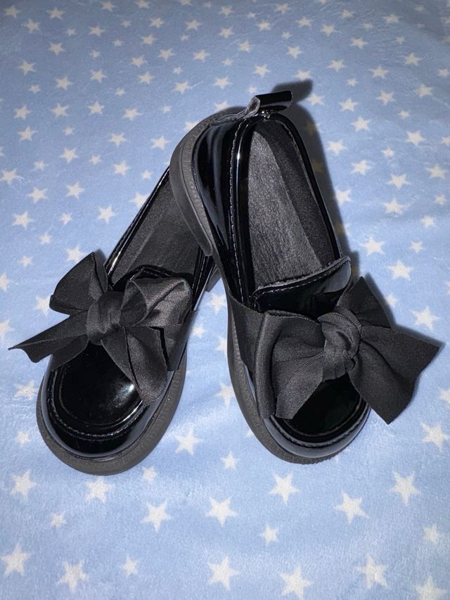 Sneakers neonata in pelle scamosciata con fiocco