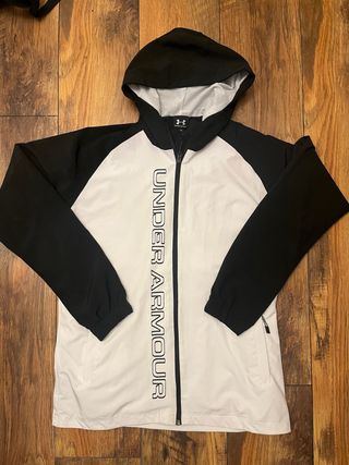 Sudadera Under Armour con capucha