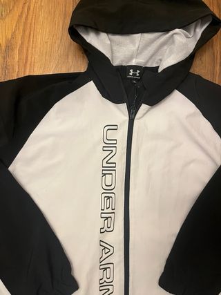 Sudadera Under Armour con capucha