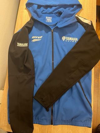 2 chandales yamaha y under armound