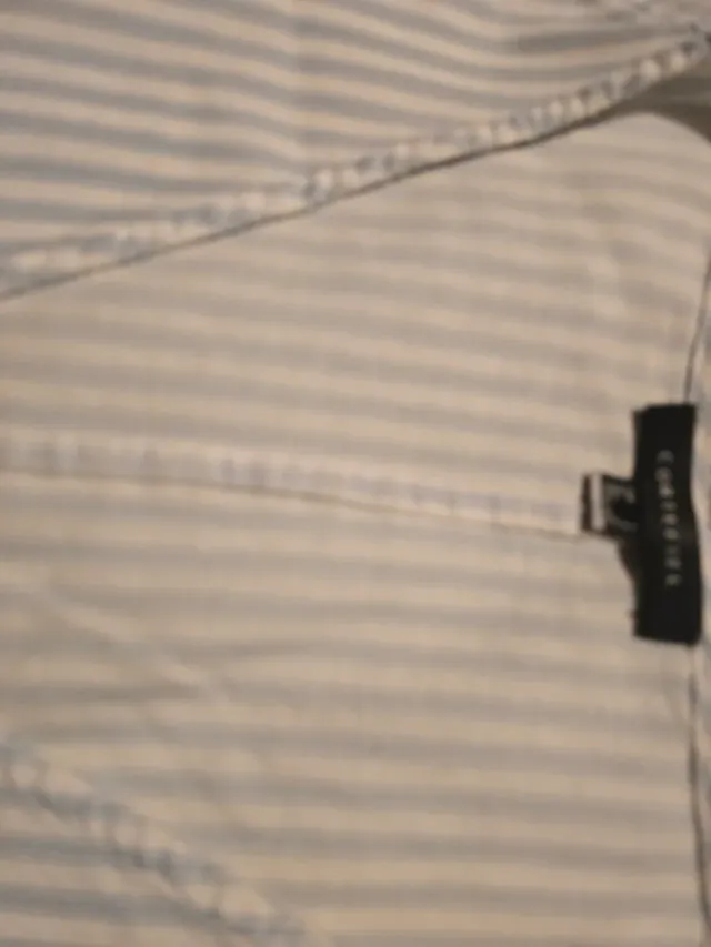 Blusa Cortefiel riscas azuis e brancas