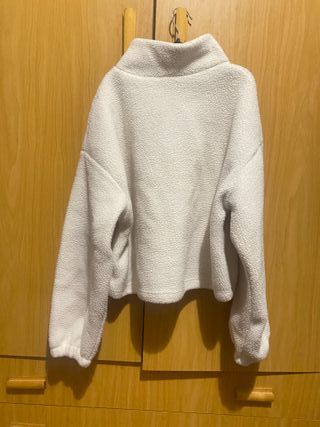 Chaqueta polar blanca con cremallera