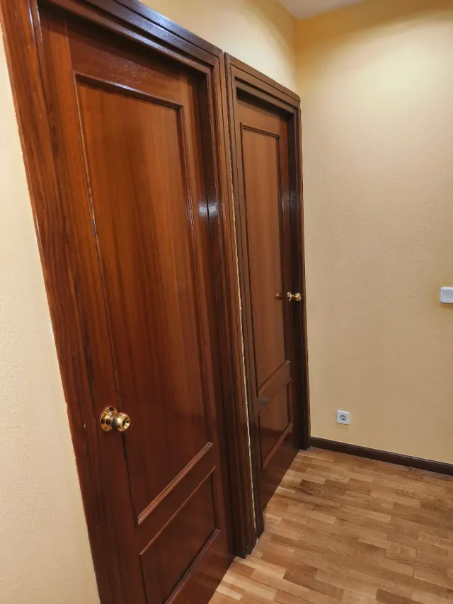 8 Puertas Madera con Moldura y 1 Cristal