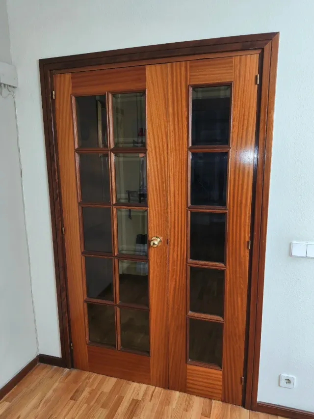 8 Puertas Madera con Moldura y 1 Cristal