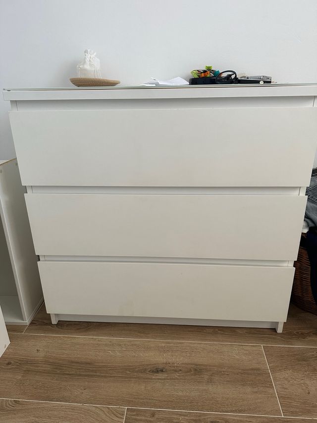 Urge vender Cómoda Malm