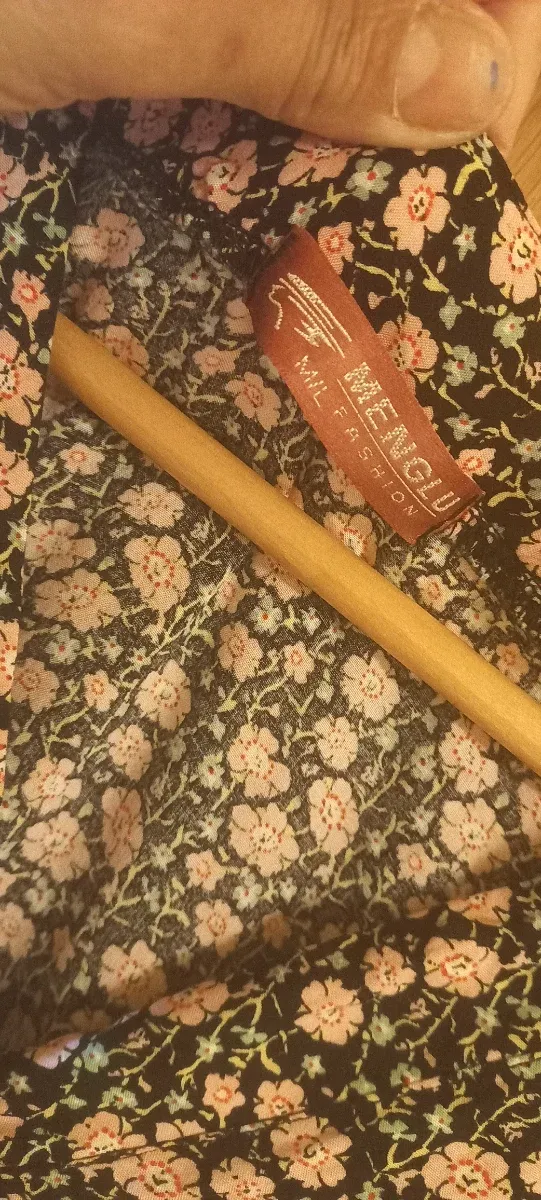 Vestido floreado negro y rosa