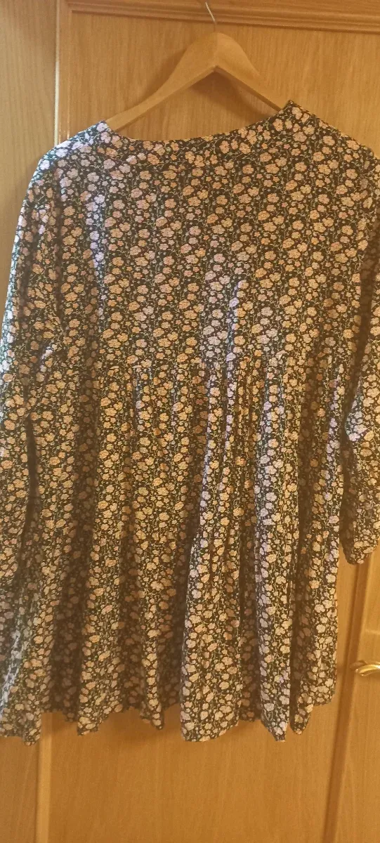 Vestido floreado negro y rosa