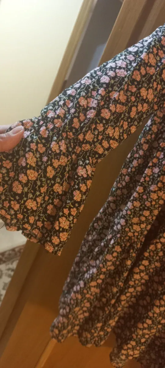 Vestido floreado negro y rosa