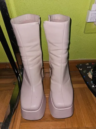Botas Bershka plataforma tacón beige