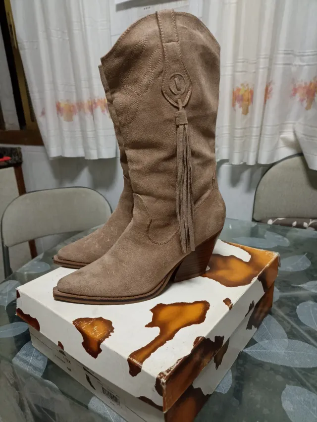 Botas camperas beige y marrón