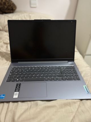 Portátil Lenovo IdeaPad Slim 3 (82XB) i3