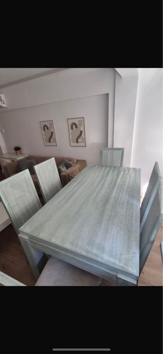 Mesa extensible con 6 sillas
