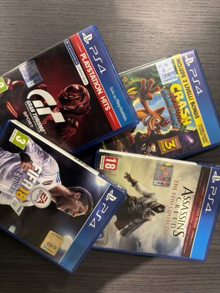 PS4 400GB + 2 joypad + stazione di ricarica + gioc