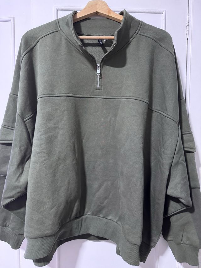 Sudadera verde con cremallera