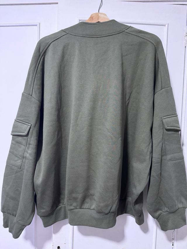 Sudadera verde con cremallera