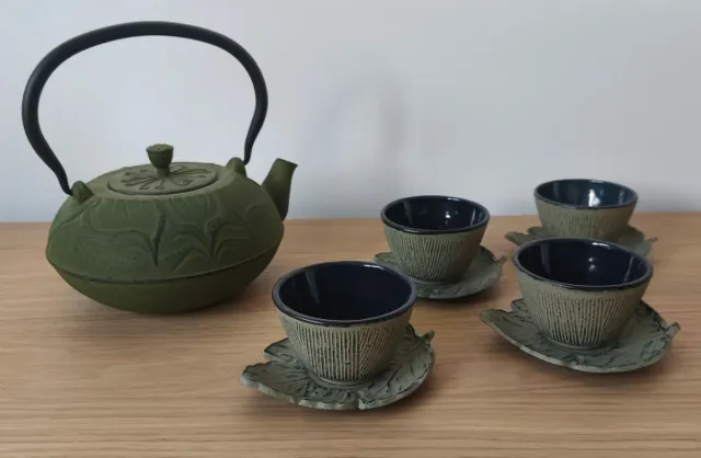 Juego tetera grande y cuatro tazas