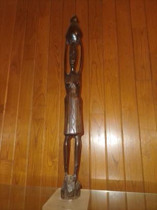 Figura mujer africana caoba