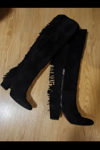 Botas Hakei piel negras con flecos. Están nuevas