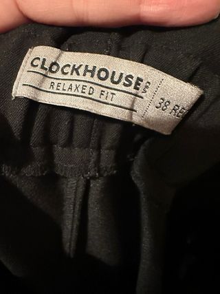 Pantaloni neri con bottoni