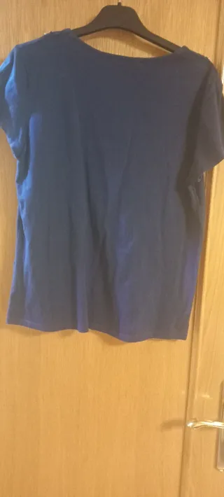 Blusa azul con pedrería