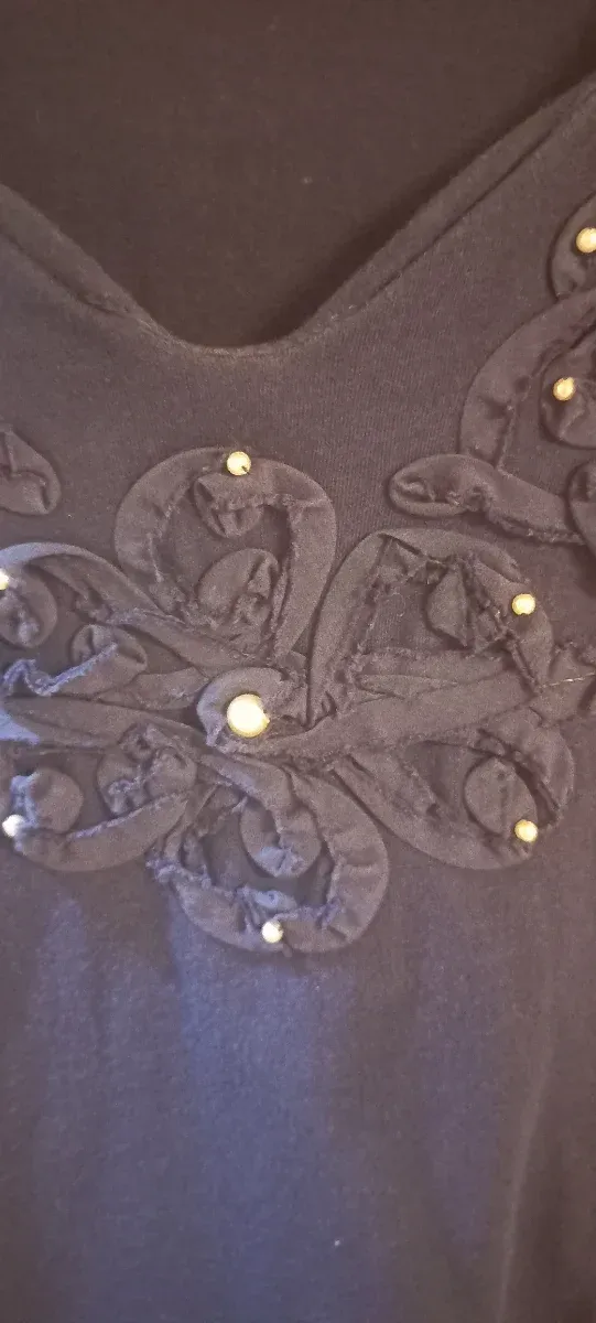 Blusa azul con pedrería