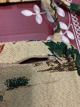 Ropa de camilla y cojines para mesa redonda