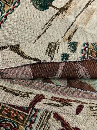 Ropa de camilla y cojines para mesa redonda