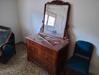 Se vende mueble aparador antiguo con espejo