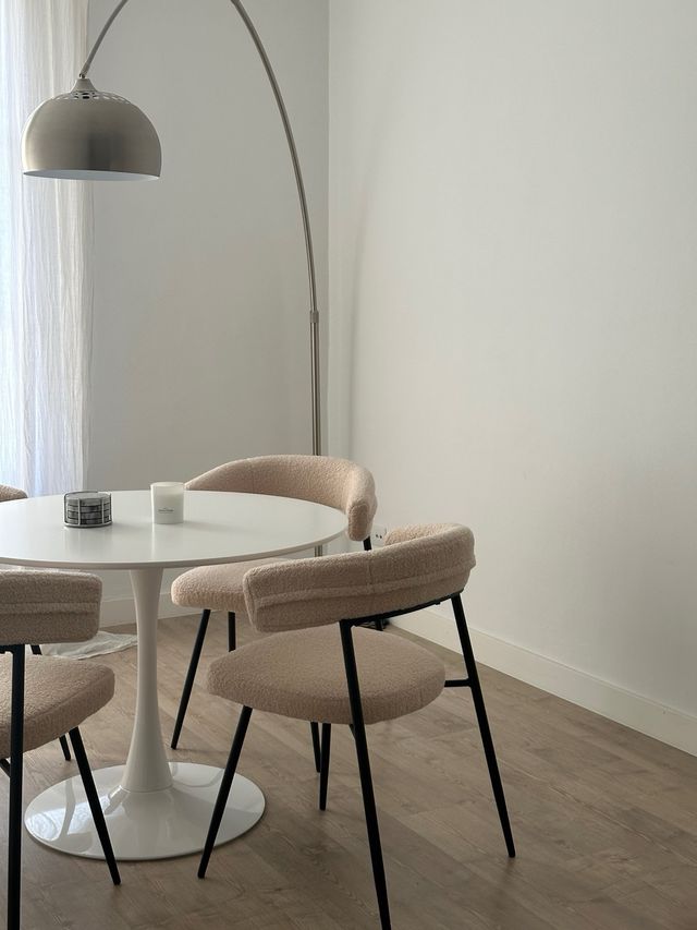 4 Sillas Beige y Negras