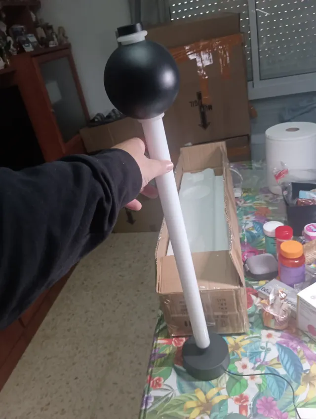 Lámpara de diseño esfera negra y blanca