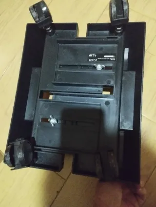 Soporte para torre de ordenador con ruedas