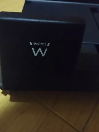 Soporte para torre de ordenador con ruedas