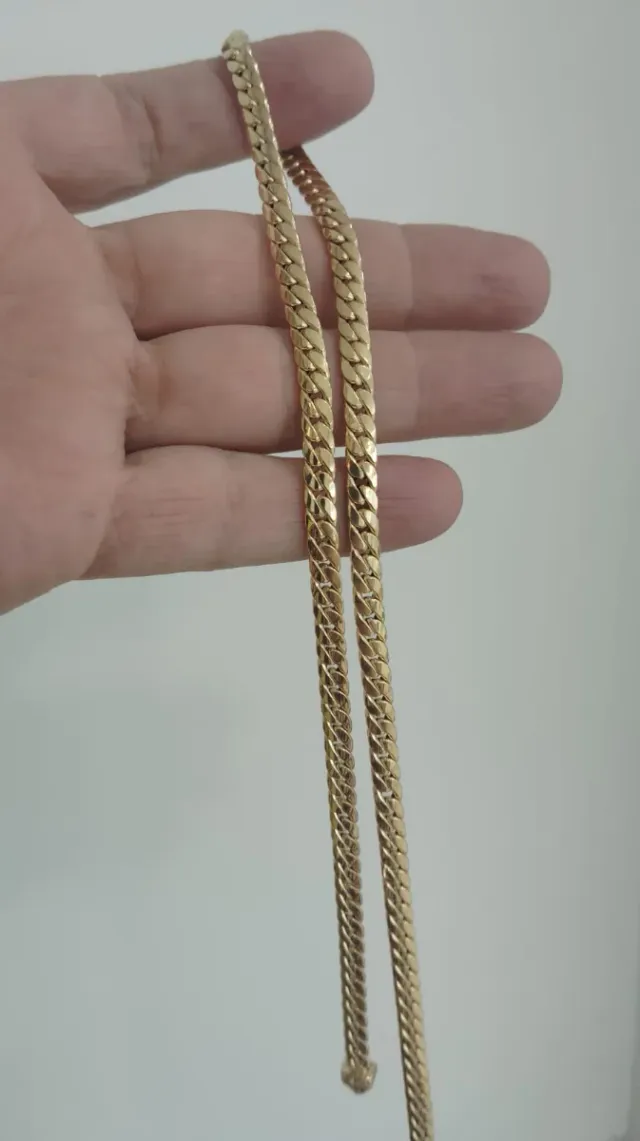 CADENA ESTILO CUBANA, 18 KILATES.